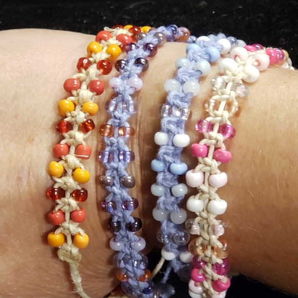 Bundle of 4 beaded adjustable beaded hemp bracelets - Picture 4 of 4